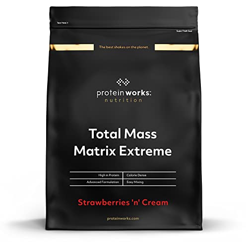 THE PROTEIN WORKS Total Mass Matrix Extreme Protein Powder, Masa Muscular, Alto en Calorías para Ganar Masa, con Glutamina, Creatina y Vitaminas, Fresas con Nata, 1.325Kg